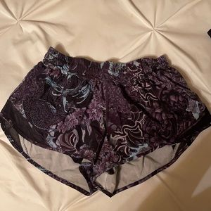 Iululemon hotty hot 2 inch shorts